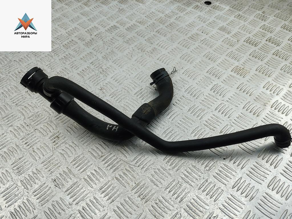 патрубок радиатора Audi A4 B5 1997, 1.6 л., бензин, 8D0121055G - фото №1