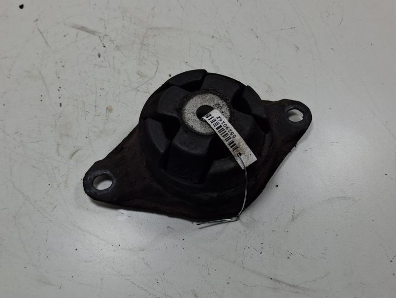подушка крепления двигателя Audi 100 C3 1987, 1.8 л., бензин, МКПП, красный, седан, 443199381