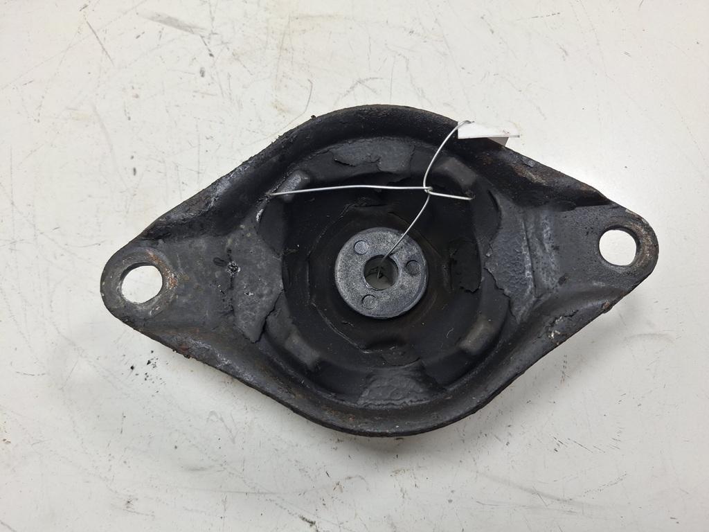 подушка крепления двигателя Audi 100 C3 1987, 1.8 л., бензин, МКПП, красный, седан, 443199381