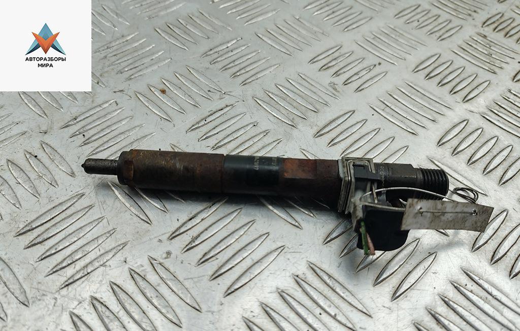 форсунка Dacia (Renault) Logan 2010, 1.5 л., дизель, МКПП, синий, универсал, 166001137R, H8200421897 - фото №1