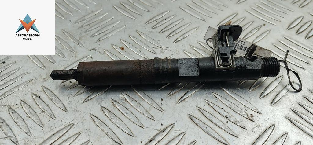 форсунка Dacia (Renault) Logan 2010, 1.5 л., дизель, МКПП, синий, универсал, 166001137R, H8200421897 - фото №1