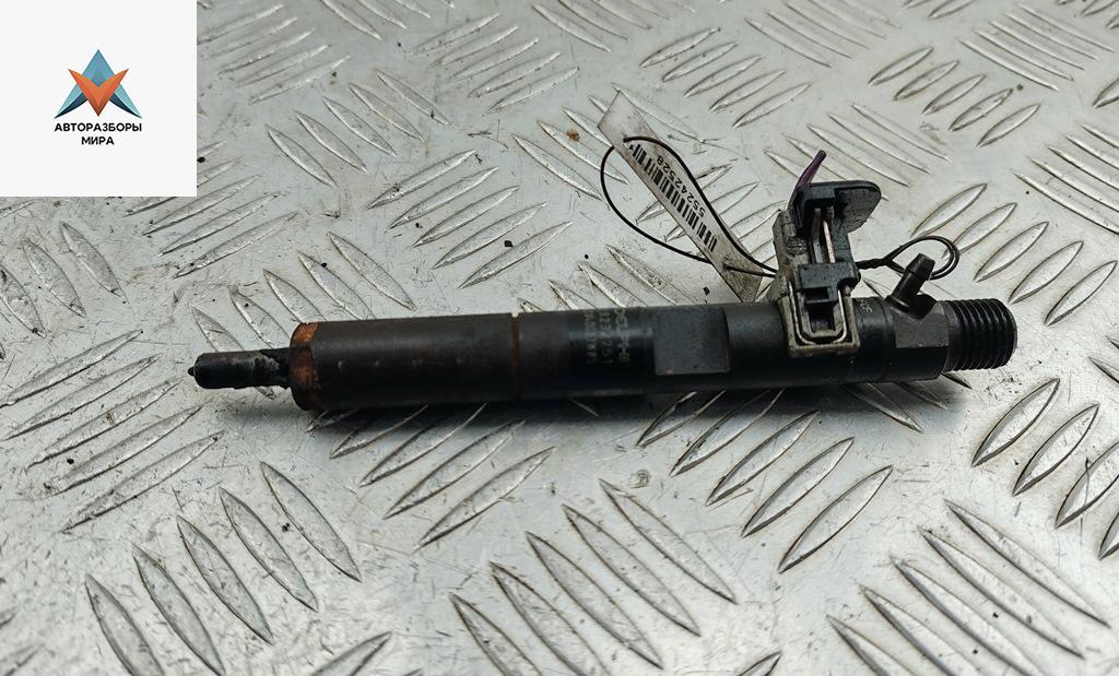 форсунка Dacia (Renault) Logan 2010, 1.5 л., дизель, МКПП, синий, универсал, 166001137R, H8200421897 - фото №1