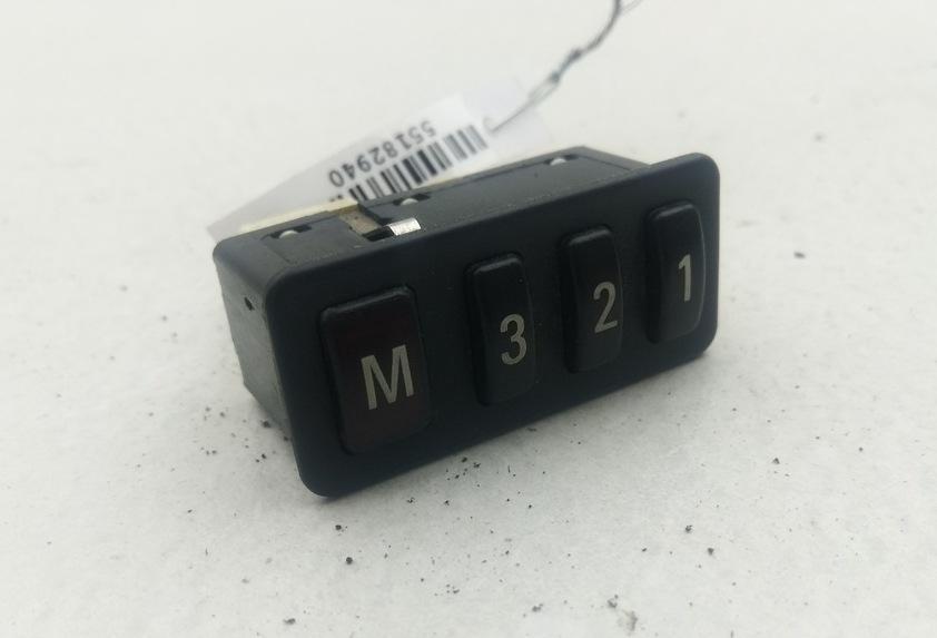 кнопка (выключатель) BMW 7 E38 1999, 2.8 л., бензин, АКПП, чёрный, седан, 8352160
