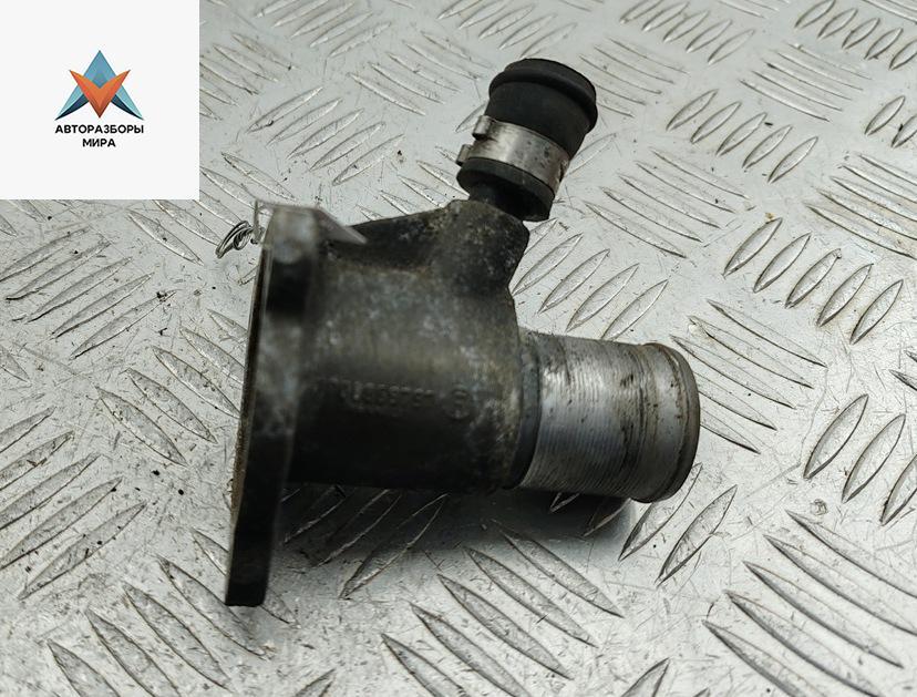 корпус термостата Renault Scenic 2 поколение 2003, 2.0 л., бензин, АКПП, серый, минивэн, 7700869797F - фото №1