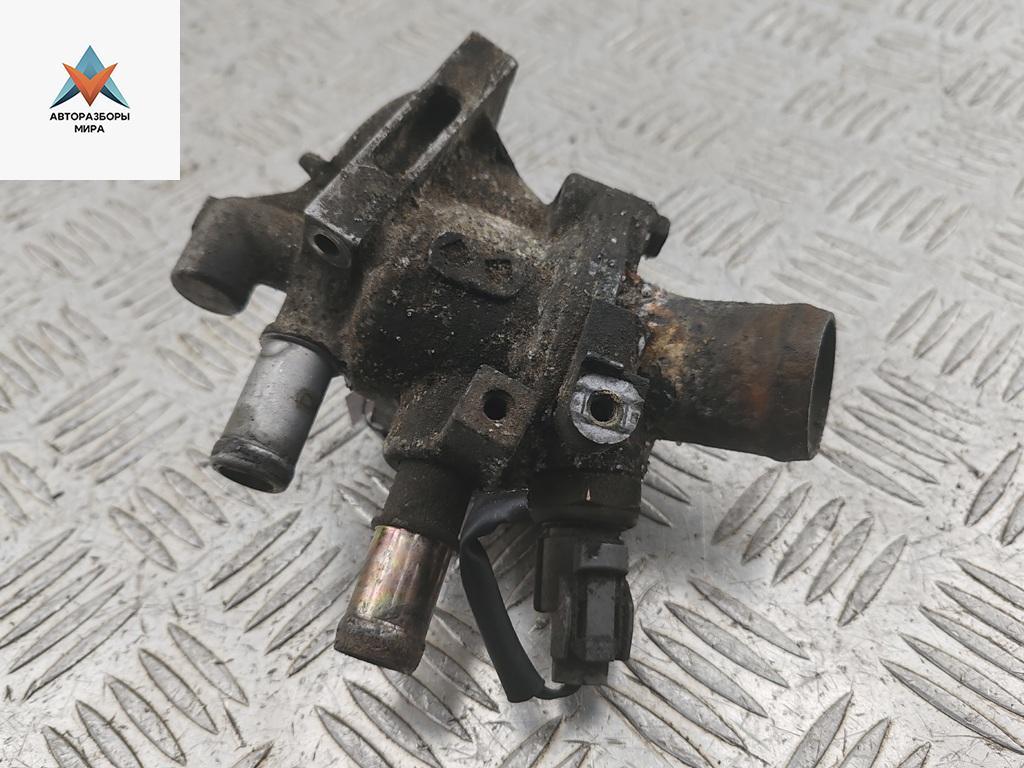 корпус термостата Honda CR-V 2 поколение 2001, 2.0 л., бензин, МКПП, чёрный, внедорожник 5 дв. - фото №1