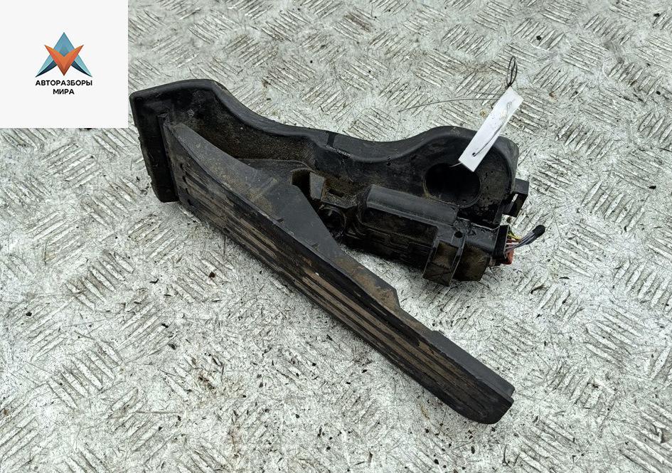 педаль Volkswagen Passat B6 2008, 2.0 л., дизель, МКПП, коричневый, универсал - фото №1