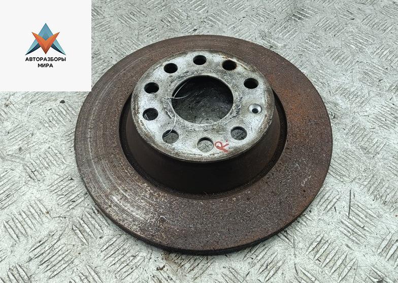 диск тормозной задний Volkswagen Passat B6 2008, 2.0 л., дизель, МКПП, чёрный, универсал - фото №1