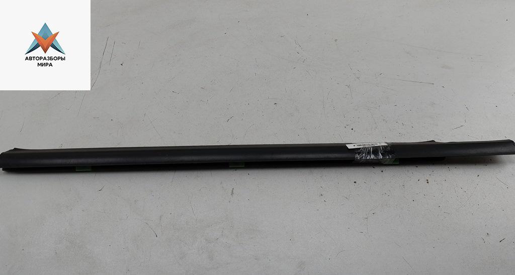 Молдинг стекла двери задней правой наружный Kia Sorento 1 поколение 2003, 2.5 л., дизель, АКПП, зелёный, внедорожник 5 дв. - фото №1