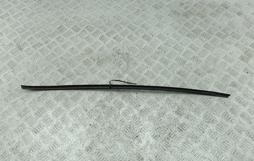 молдинг лобового стекла Volkswagen Passat B6 2008, 2.0 л., дизель, МКПП, чёрный, универсал