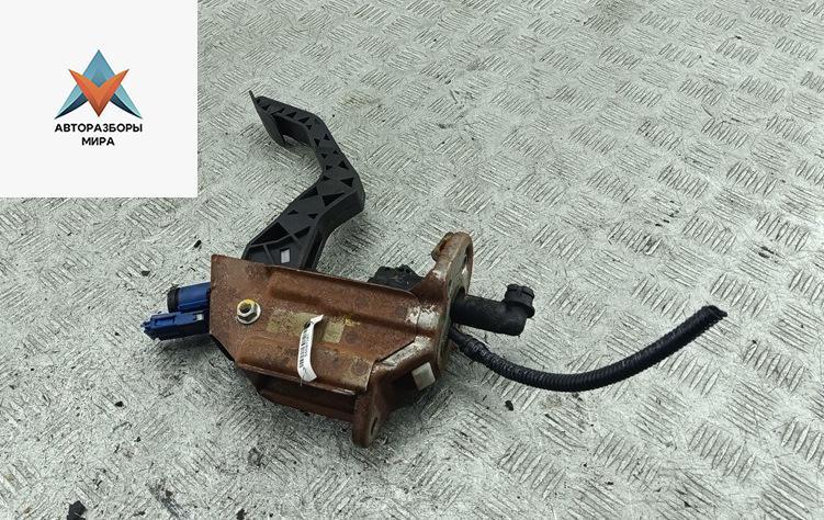 педаль сцепления Skoda Fabia 2 поколение (5J) 2008, 1.2 л., бензин, МКПП, серый, хетчбэк 5 дв. - фото №1