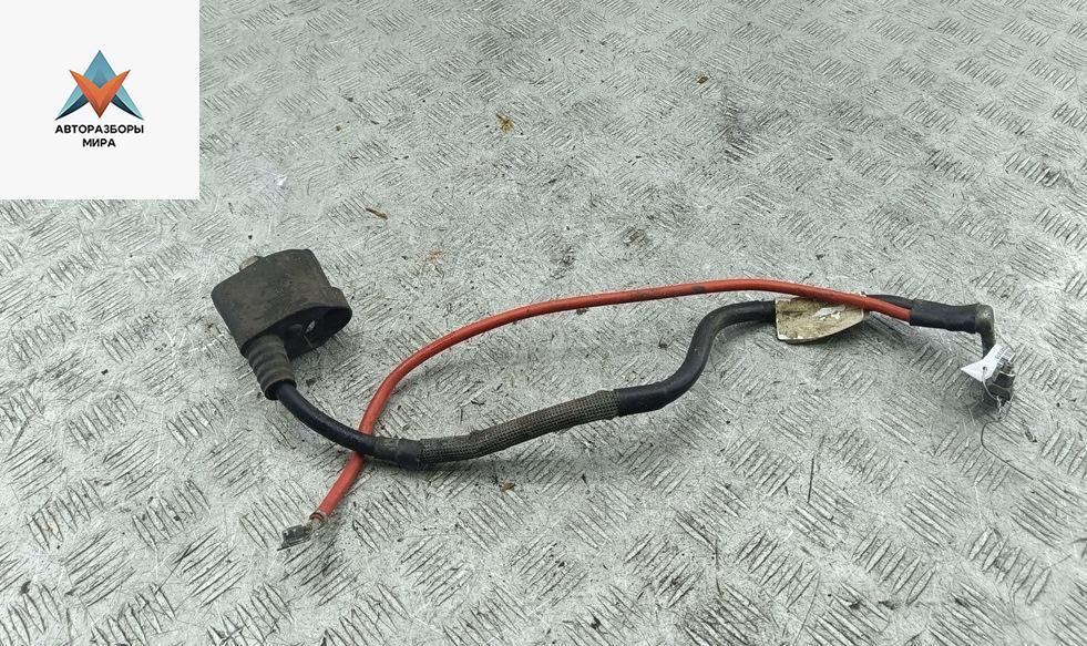 клемма аккумулятора плюс SEAT Toledo 3 поколение 2005, 1.6 л., бензин, МКПП, серый, хетчбэк 5 дв. - фото №1