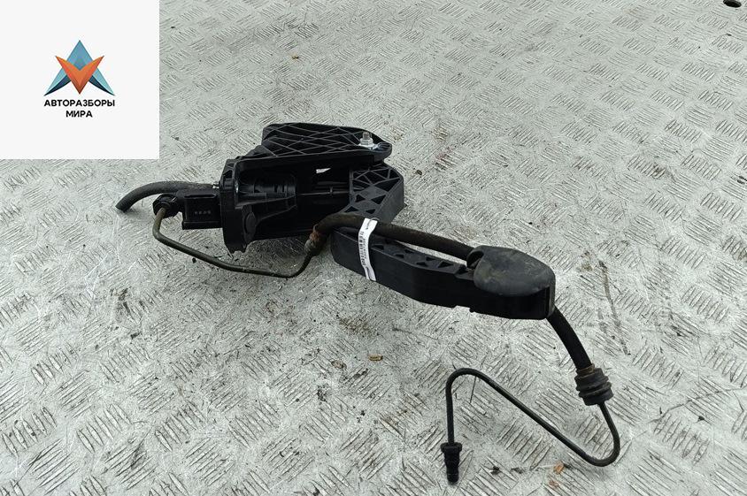 педаль сцепления SEAT Toledo 3 поколение 2005, 1.6 л., бензин, МКПП, серый, хетчбэк 5 дв. - фото №1