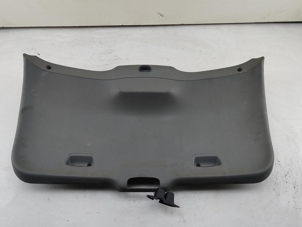 обшивка крышки багажника Renault Scenic 2 поколение 2004, 1.6 л., бензин, АКПП, синий, минивэн, 8200084296 - фото №1
