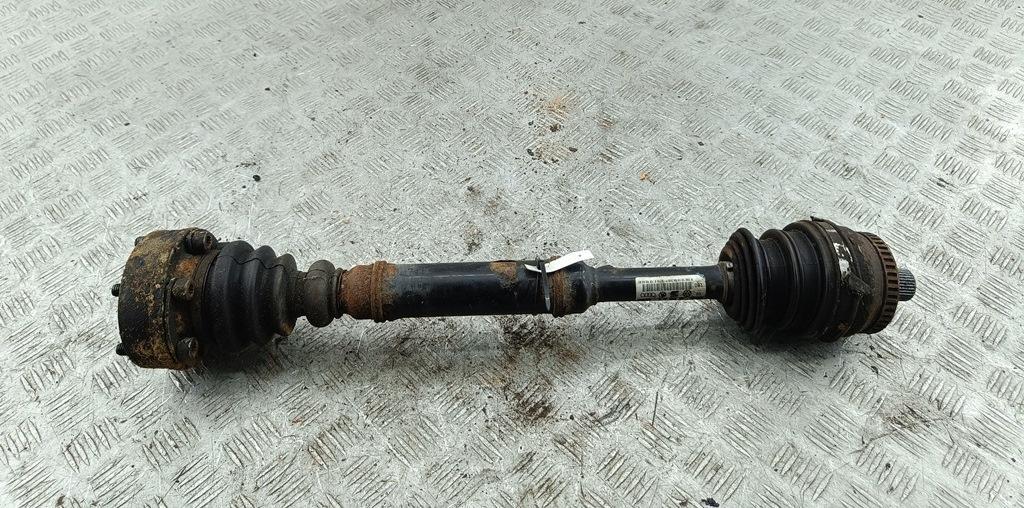 полуось передняя правая (приводной вал, ШРУС) Volkswagen Passat B5+ (GP) 2001, 2.0 л., бензин, МКПП, чёрный, универсал