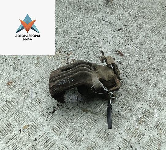 суппорт задний правый Volkswagen Passat B5 1999, 1.6 л., бензин, МКПП, синий, универсал - фото №1