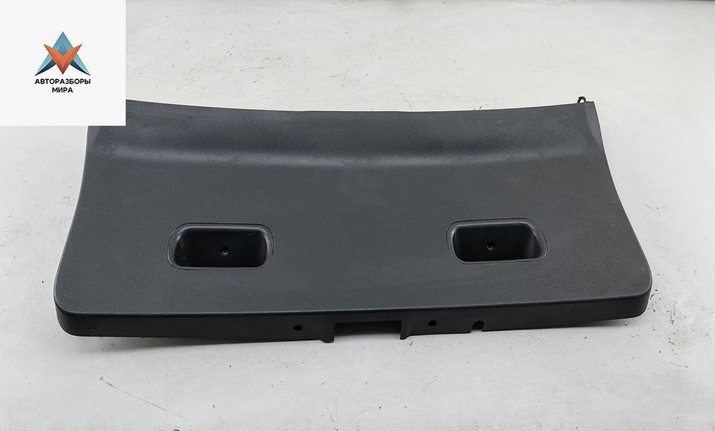 обшивка крышки багажника Opel Meriva 1 поколение (A) 2005, 1.6 л., бензин, МКПП, серый, минивэн, 13123803 - фото №1