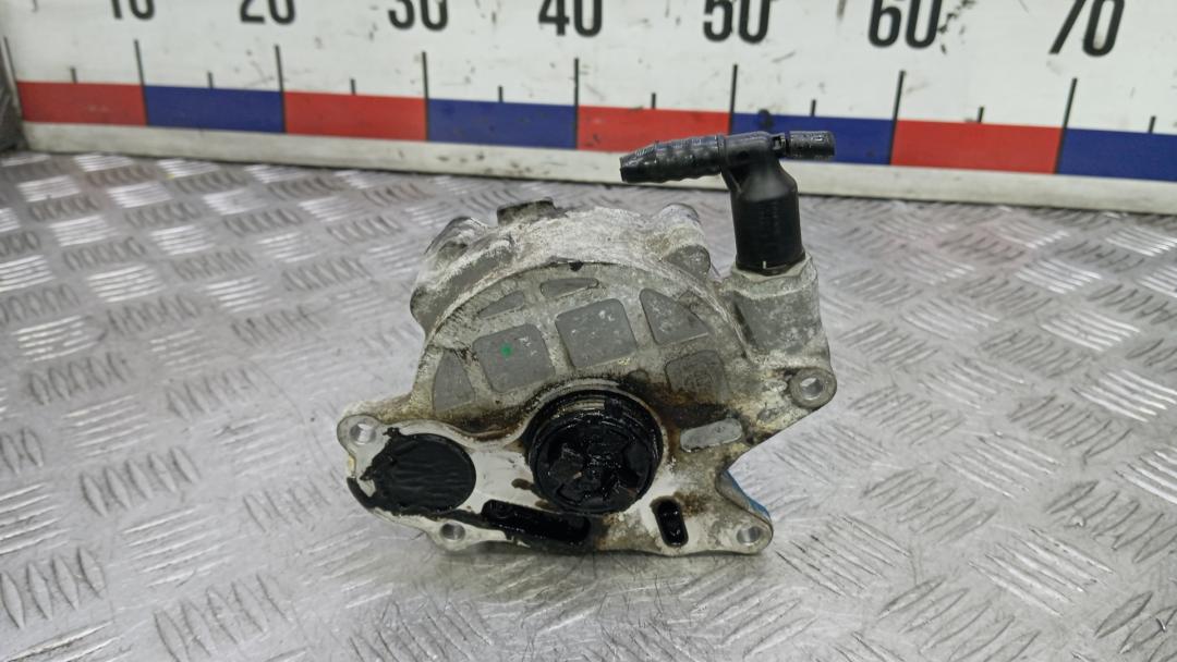 насос вакуумный Volkswagen Passat B6 2009, 2.0 л., дизель, МКПП, седан, 03L143100 - фото №1