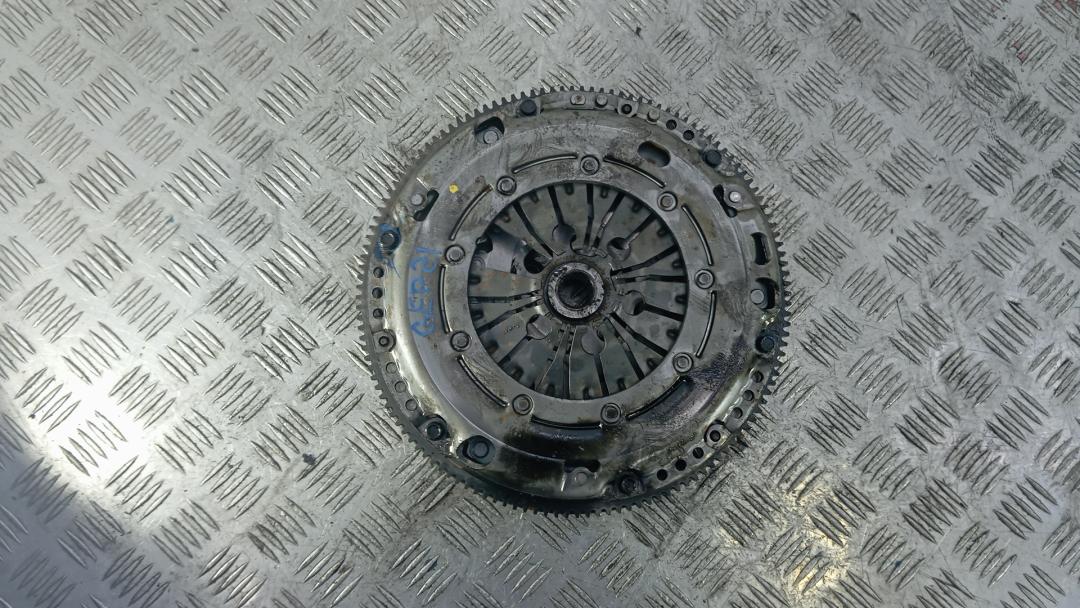 маховик Volkswagen Passat B6 2010, 2.0 л., TDi, дизель, МКПП, седан - фото №1