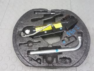 ящик под инструменты / набор инструментов Volkswagen Passat B7 2011, 1.6 л., дизель, МКПП, седан