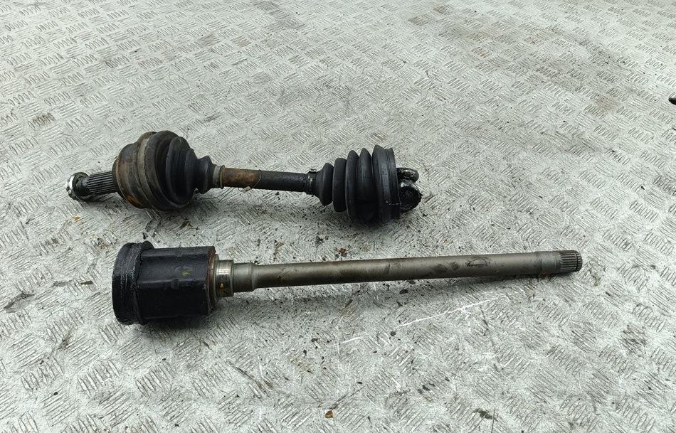 полуось передняя правая (приводной вал, ШРУС) BMW X5 E53 2002, 4.6 л., бензин, АКПП, чёрный, внедорожник 5 дв.