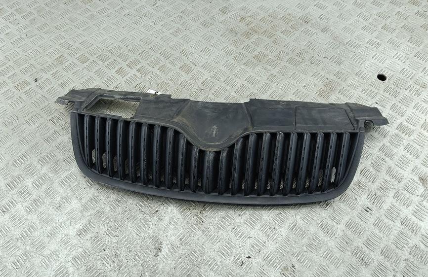 решетка радиатора Skoda Fabia 2 поколение (5J) 2008, серый, хетчбэк 5 дв. - фото №1