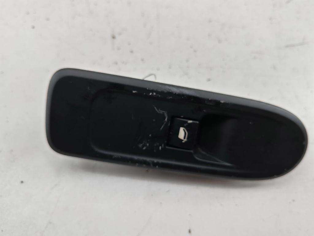 кнопка стеклоподъемника переднего правого Peugeot 308 T7 2011, 1.4 л., бензин, МКПП, серый, универсал, 96565184