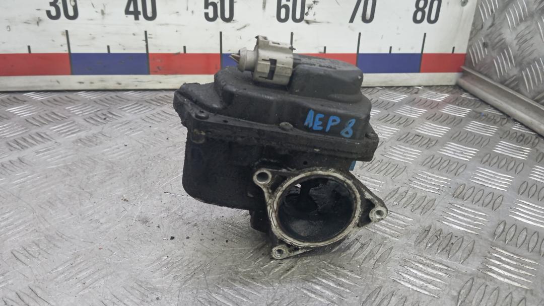 клапан EGR Volkswagen Passat B6 2010, 2.0 л., дизель, МКПП, седан, 03L131501G - фото №1