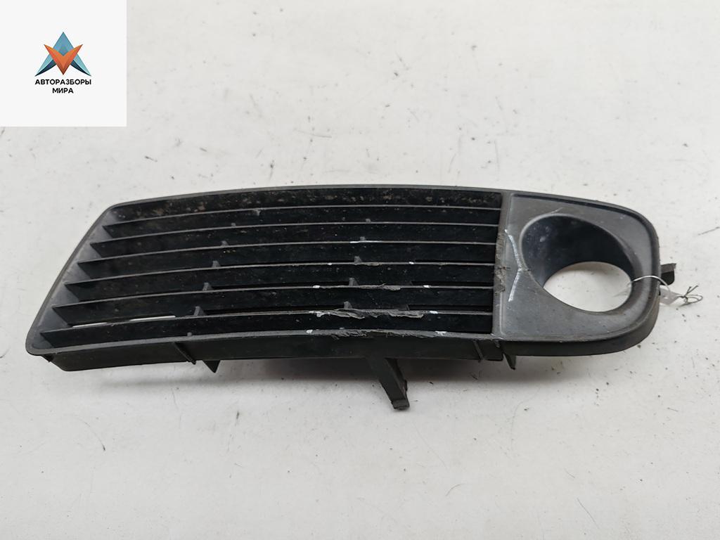 рамка фары противотуманной левой Audi A6 4B/C5 1997, 2.8 л., бензин, АКПП, синий, седан, 4B0807681J - фото №1