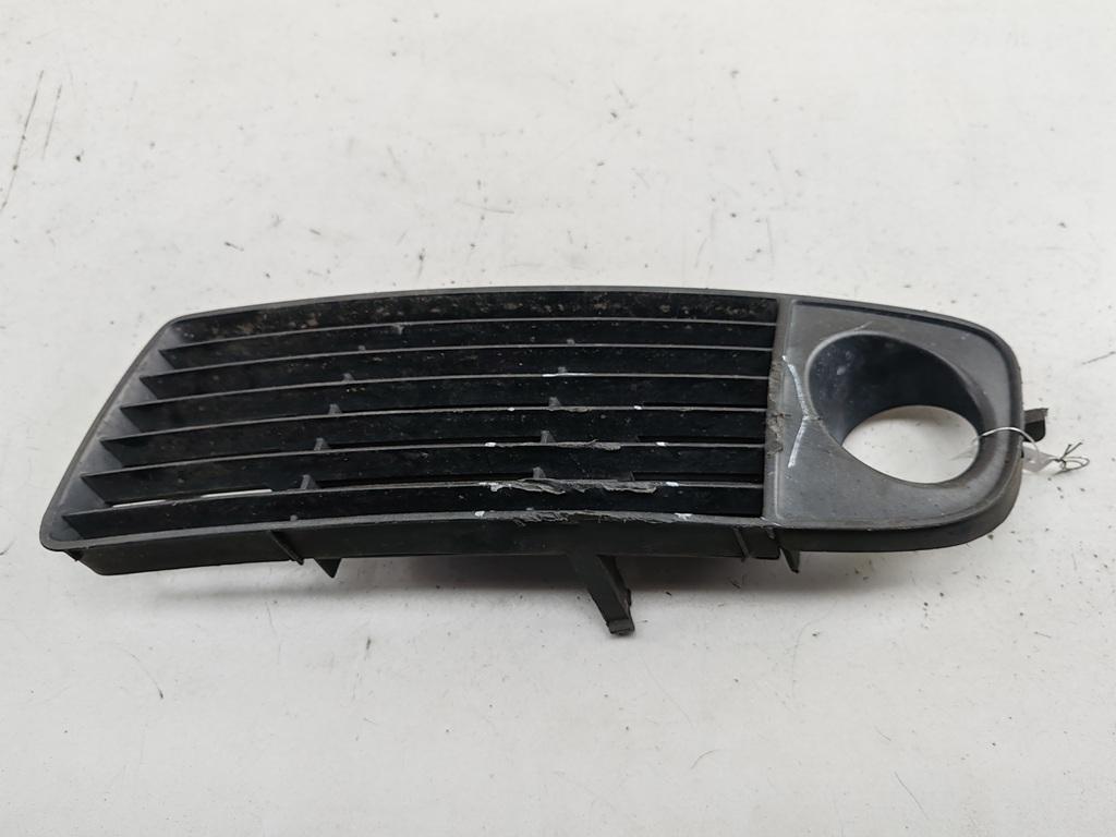 рамка фары противотуманной левой Audi A6 4B/C5 1997, 2.8 л., бензин, АКПП, синий, седан, 4B0807681J - фото №1