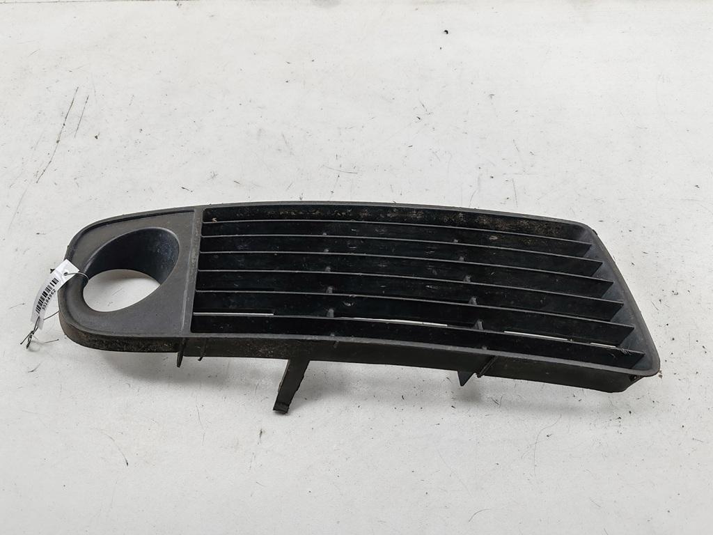 рамка фары противотуманной правой Audi A6 C5 1997, 2.8 л., бензин, АКПП, синий, седан, 4B0807682M