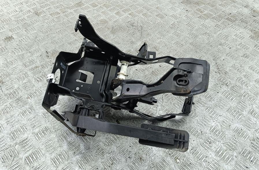 узел педальный (блок педалей) Volkswagen Golf 3 поколение 1997, 1.8 л., бензин, АКПП, серый, хетчбэк 3 дв. - фото №1