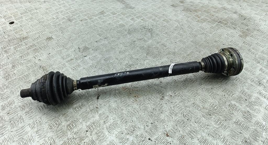 полуось передняя правая (приводной вал, ШРУС) Volkswagen Passat B6 2008, 2.0 л., дизель, МКПП, коричневый, универсал - фото №1