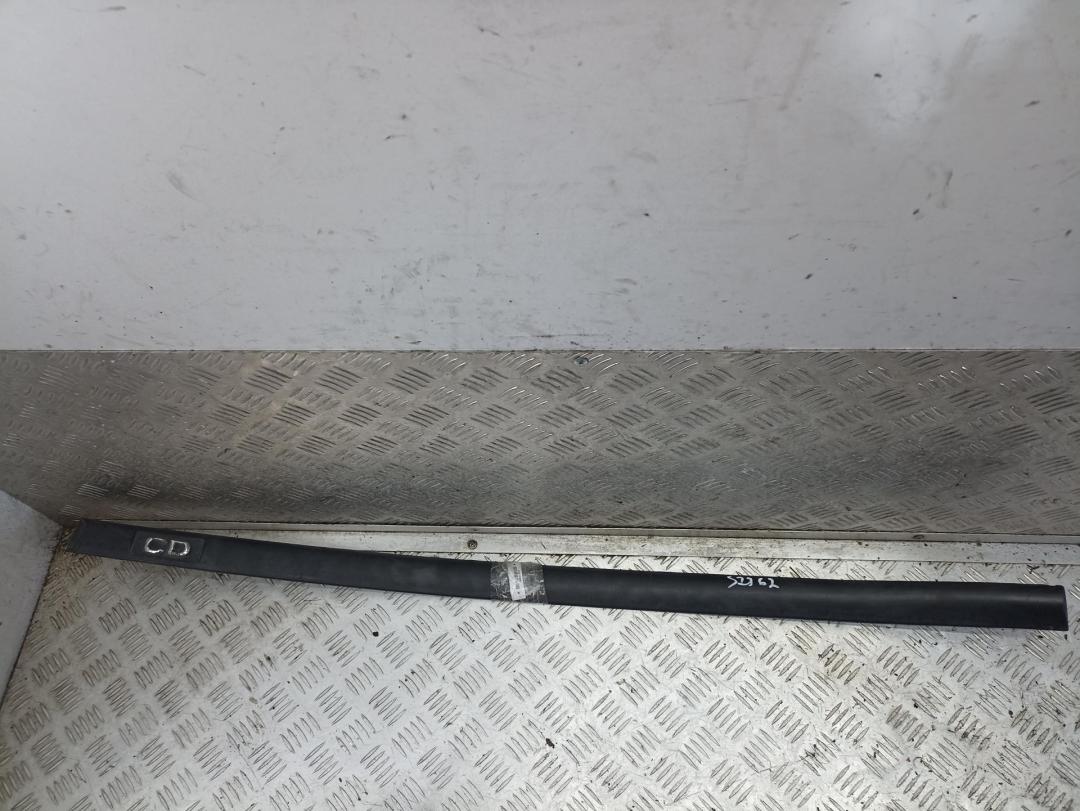 молдинг двери передней левой Opel Vectra B 1997, 1.8 л., бензин, МКПП, зелёный, универсал