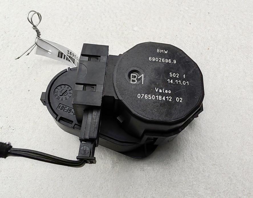 моторчик заслонки печки BMW X5 E53 2002, 4.6 л., бензин, АКПП, чёрный, внедорожник 5 дв., 6902696 - фото №1