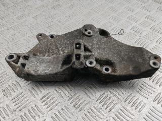 кронштейн генератора Renault Scenic 2 поколение 2003, 2.0 л., бензин, АКПП, серый, минивэн, 8200100148