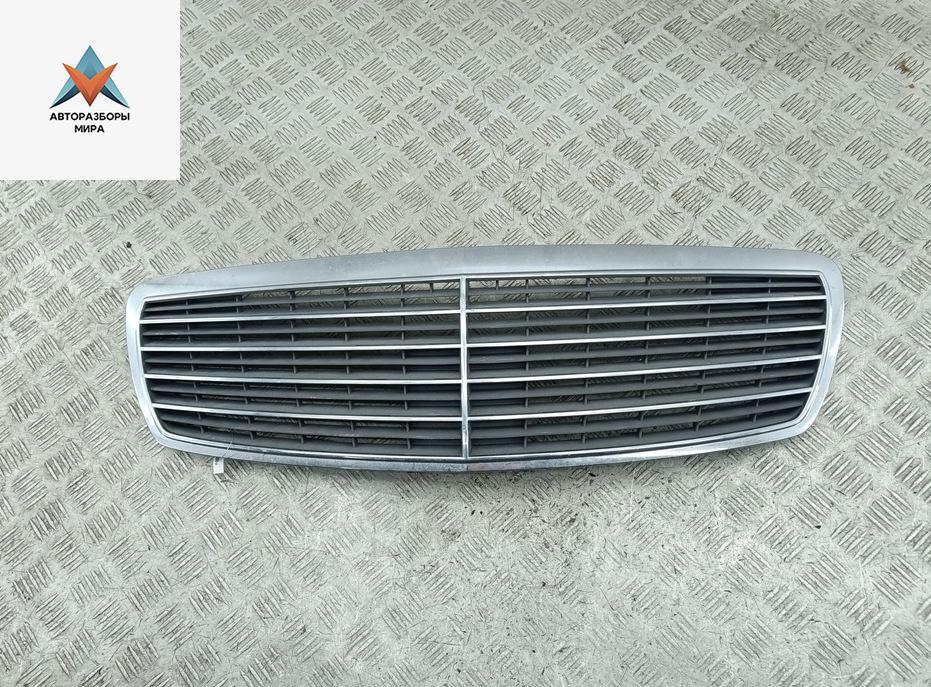 решетка радиатора Mercedes-Benz E-Класс W211/S211 2005, зелёный, универсал, 2118800283 - фото №1