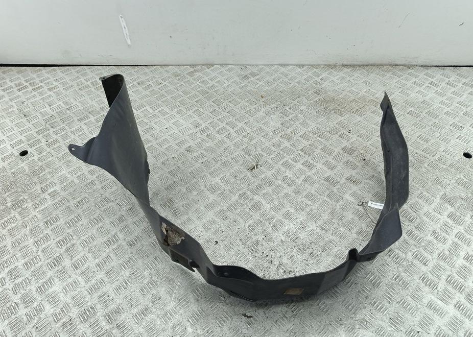 Подкрылок передний правый Mitsubishi Carisma 1998, 1.8 л., бензин, хетчбэк 5 дв.