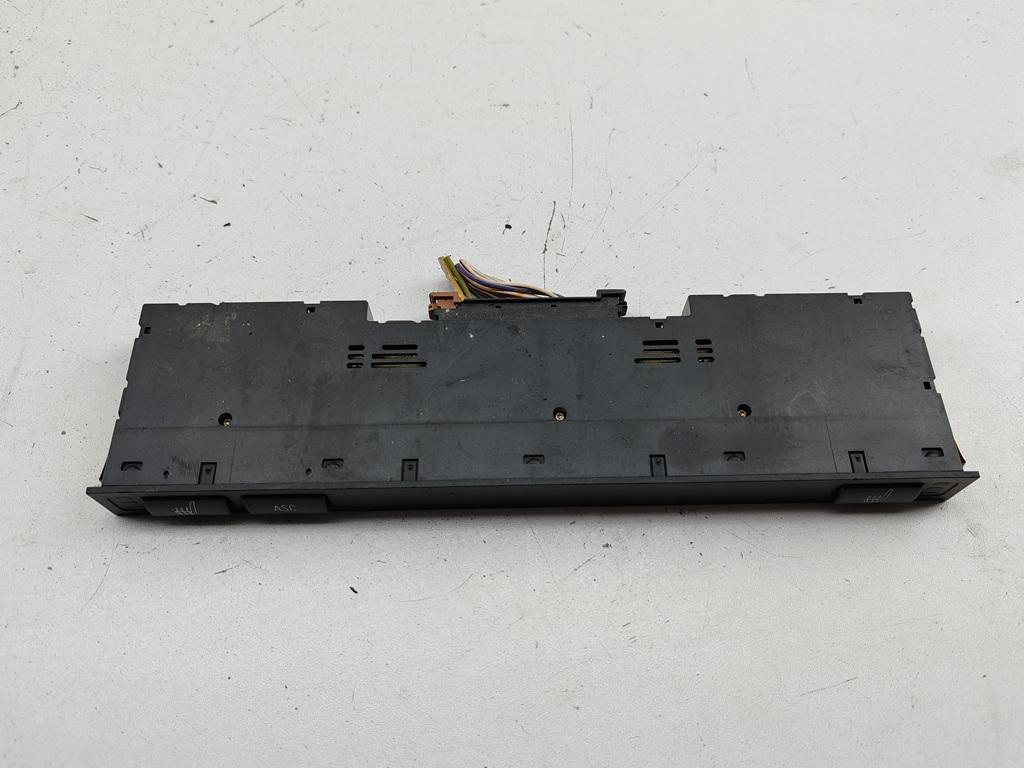 кнопка обогрева сидений BMW 5 E39 1999, 2.5 л., бензин, МКПП, серый, универсал, 8373712