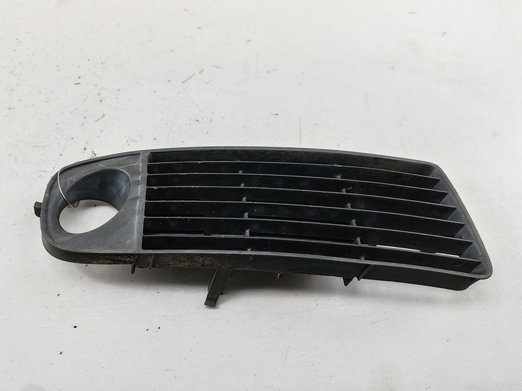 рамка фары противотуманной правой Audi A6 C5 1998, 2.4 л., бензин, МКПП, зелёный, седан, 4B0807682H