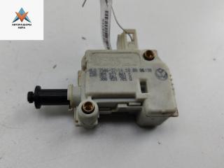 активатор замка багажника Volkswagen Passat B5 [рестайлинг] 2001, 2.0 л., бензин, МКПП, серый, седан, 3B5827861C