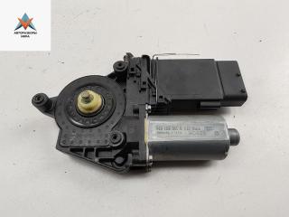 моторчик стеклоподъемника передний правый Volkswagen Passat B5 [рестайлинг] 2001, 1.8 л., бензин, АКПП, серый, седан, 105415301