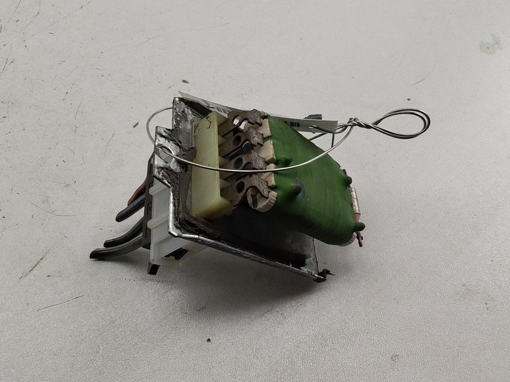 сопротивление печки Volkswagen Passat B4 1995, 1.6 л., бензин, МКПП, синий, универсал, 701959263A