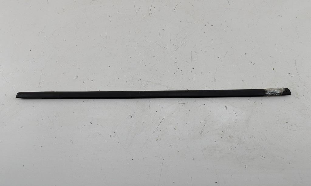 Молдинг стекла двери задней правой наружный Volkswagen Passat B6 2008, 2.0 л., дизель, МКПП, чёрный, универсал