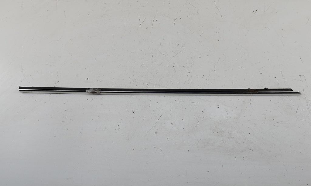 Молдинг стекла двери наружный Volkswagen Passat B5+ (GP) 2001, 1.8 л., бензин, АКПП, серый, седан, 3B0837476
