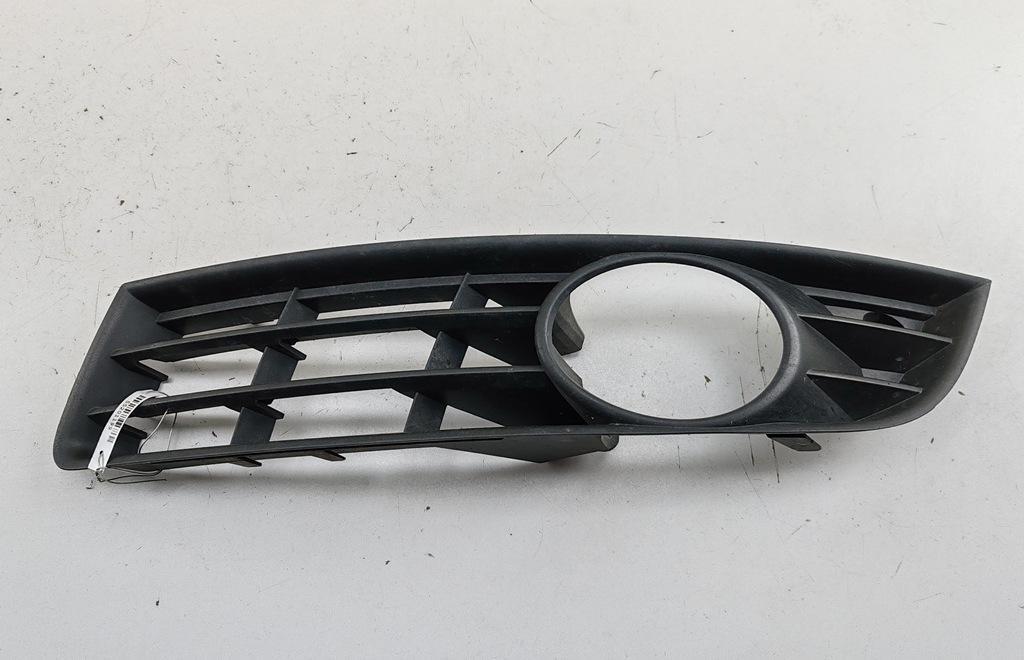 заглушка (решетка) в бампер Volkswagen Passat B6 2006, 2.0 л., дизель, МКПП, чёрный, универсал, 3C0883665A - фото №1