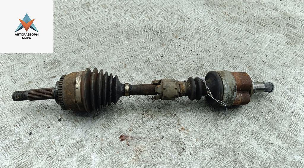 полуось передняя левая (приводной вал, ШРУС) Mitsubishi Carisma 1 поколение 1998, 1.8 л., бензин, АКПП, серый, хетчбэк 5 дв. - фото №1