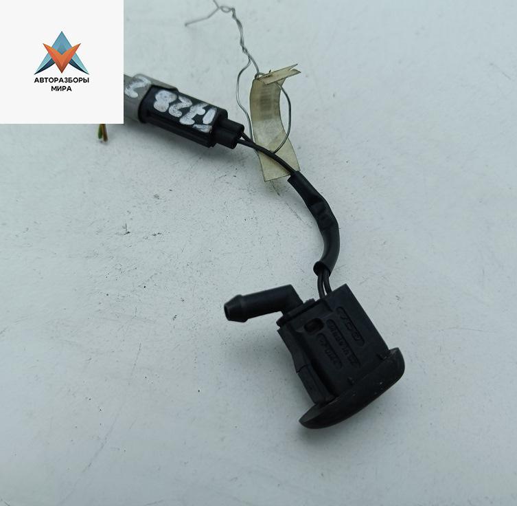 форсунка омывателя лобового стекла BMW 3 серия E46 2000, 1.9 л., бензин, МКПП, чёрный, купе, 8362821 - фото №1