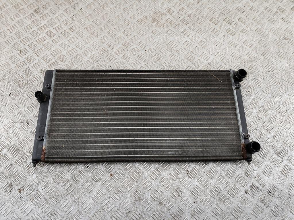 радиатор охлаждения Volkswagen Golf 3 поколение 1997, 1.8 л., бензин, АКПП, серый, хетчбэк 3 дв., 1H0121253D - фото №1