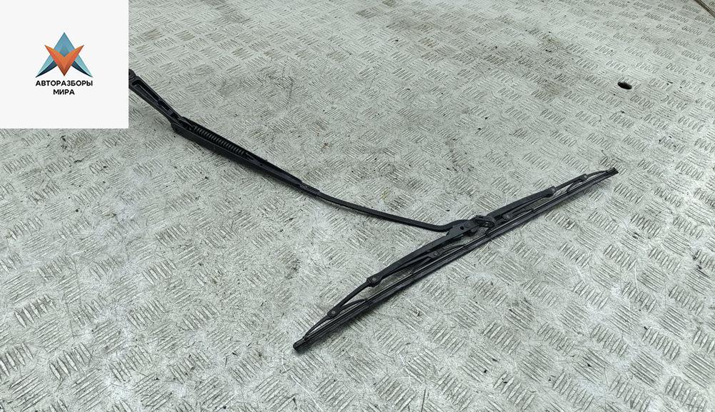 Щеткодержатель (поводок стеклоочистителя) передний Ford Focus 1 поколение 1999, 1.6 л., i, бензин, МКПП, серый, хетчбэк 5 дв., XS4117527A - фото №1