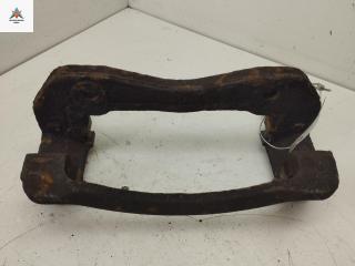 скоба суппорта Kia Sorento 1 поколение 2004, 2.5 л., дизель, МКПП, серый, внедорожник 5 дв.